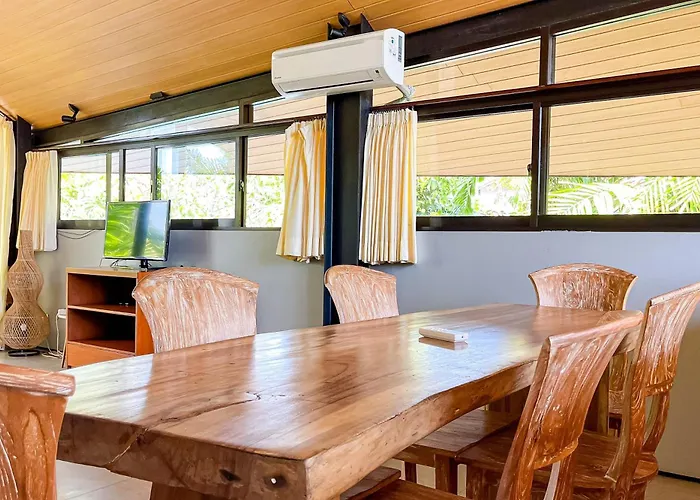 Вилла Dancing Hana - 1 Bedroom With Sharing Pool Minimum 2 Nights Нуса-Дуа